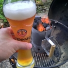 Der Grill brennt! Darauf ein leckeres Weißbier! :-)