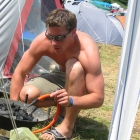 ...während Claus den Grillmaster spielt. ...während Claus den Grillmaster spielt.
