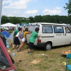 Freaks schieben einen Wagen an. Sehr erfolgreich waren sie dabei aber nicht.