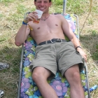 Und Roi genießt das letzte Bier. Und Roi genießt das letzte Bier.