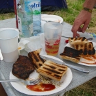 Nochmal Abendessen. Denn ohne die täglichen 2 Kilo Fleisch lebt sich's sehr schwer.