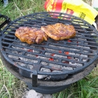 Das letzte Bild, bevor der Orkan uns erreicht hat, war das brutzelnde Fleisch. Und dann kam er!