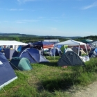 Auch in die andere Richtung viele Zelte