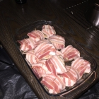 gefüllte Champignons in Bacon
